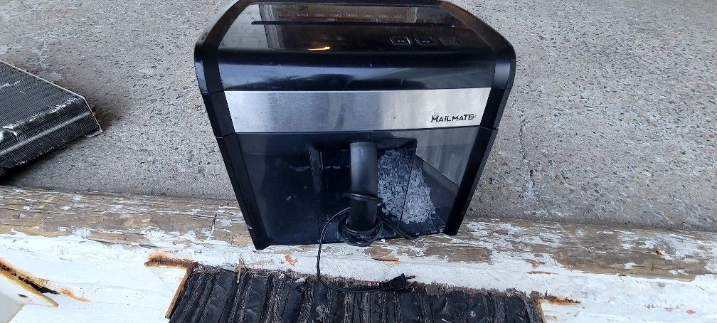 Staples Shredder BEST offer