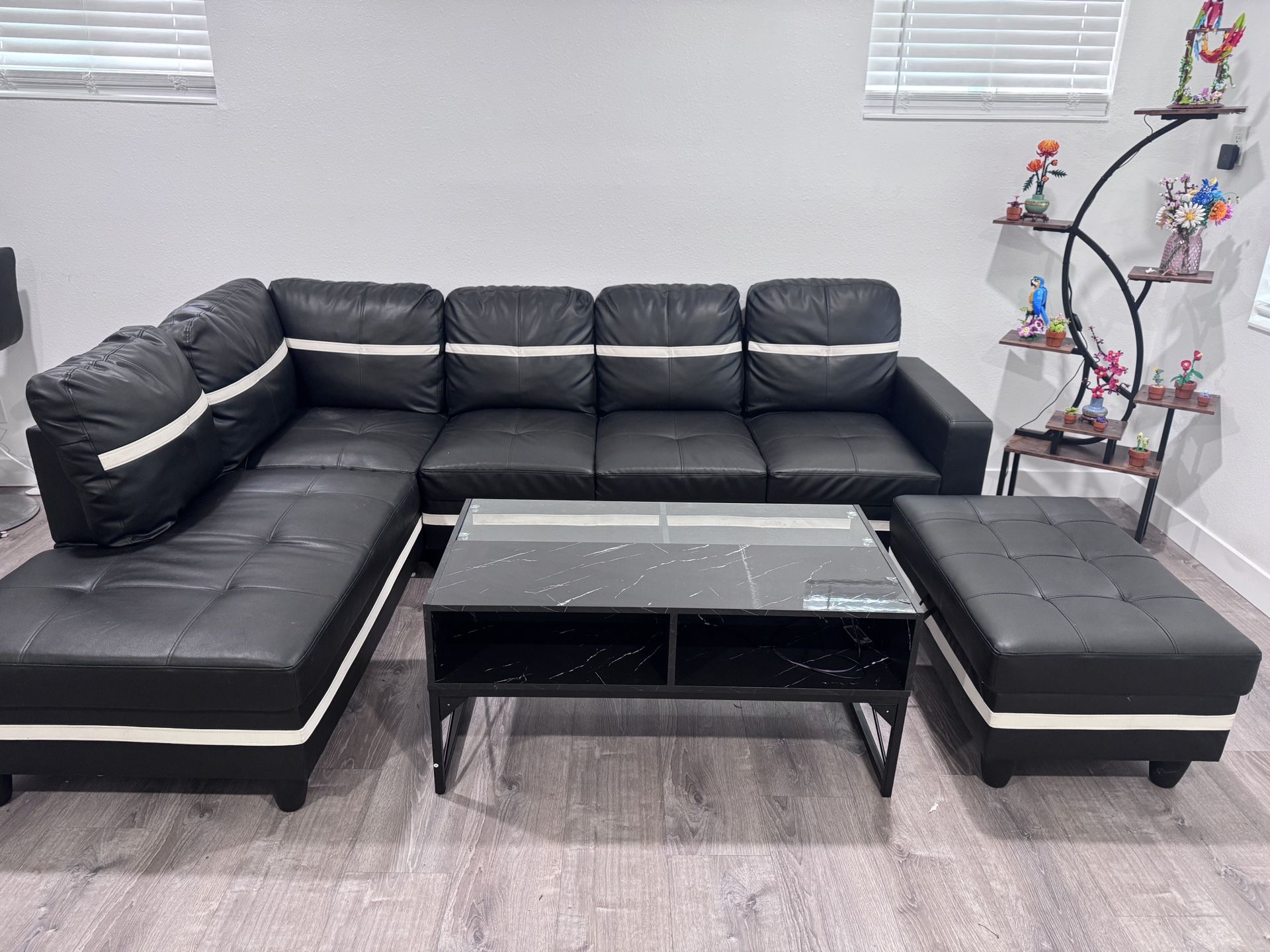 COUCH FOR SALE - Pick up ONLY 92113