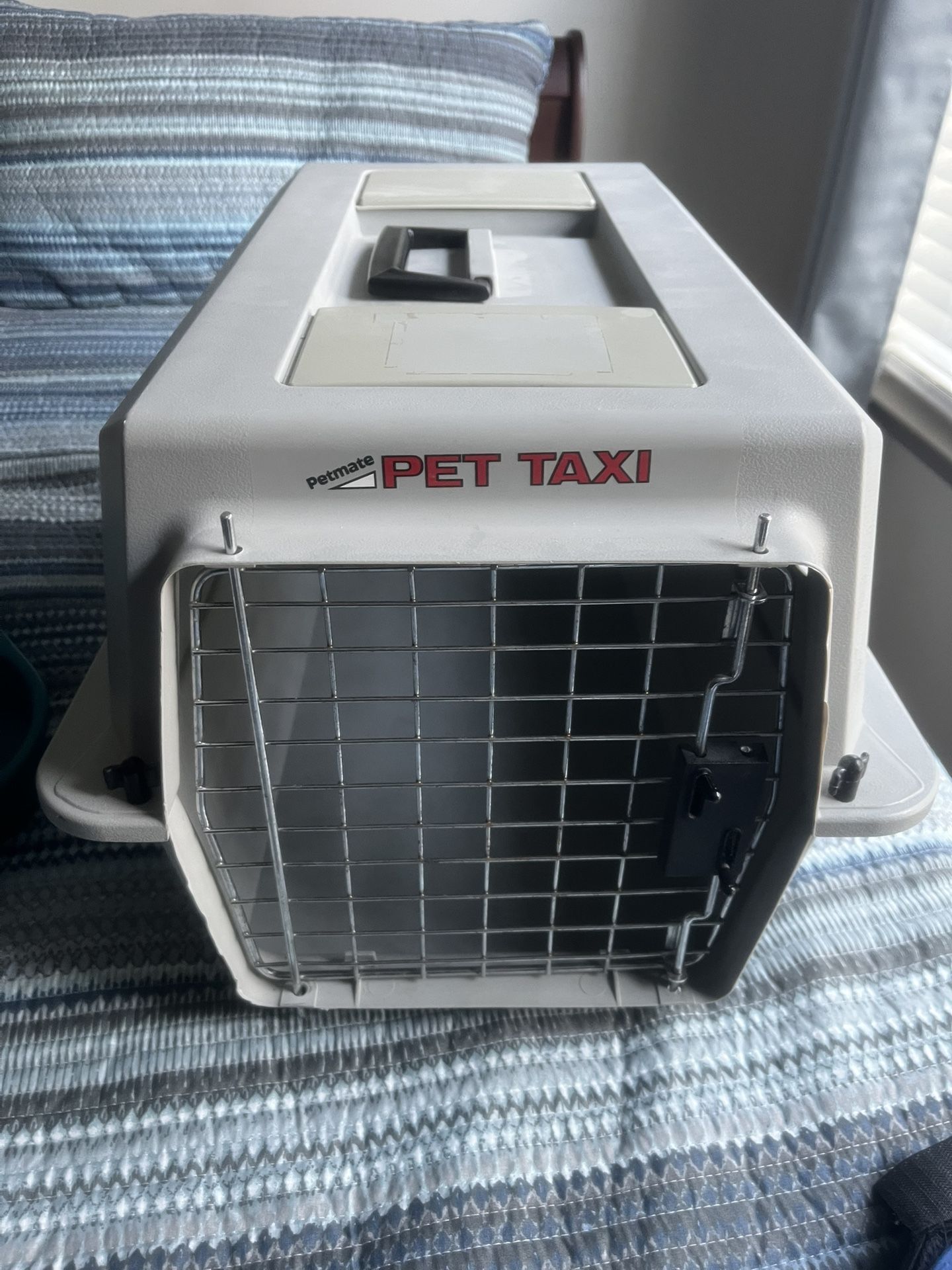 Cat/small dog carrier