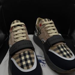Burberry Shos