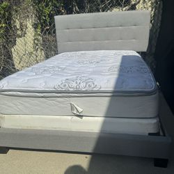 Beutiful  Full  Bed With Good Mattress Set
