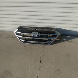 16 To 18  Grille Hyundai Tucson