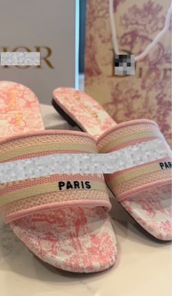 Women’s Slides