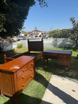 Kids bedroom set (twin bed)