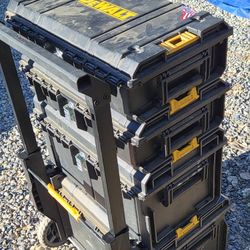 Dewalt StackableToolbox On Wheels 
