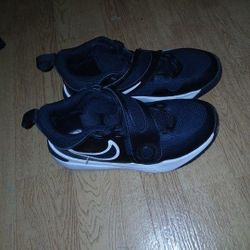 Nike Kids Size 1 Y
