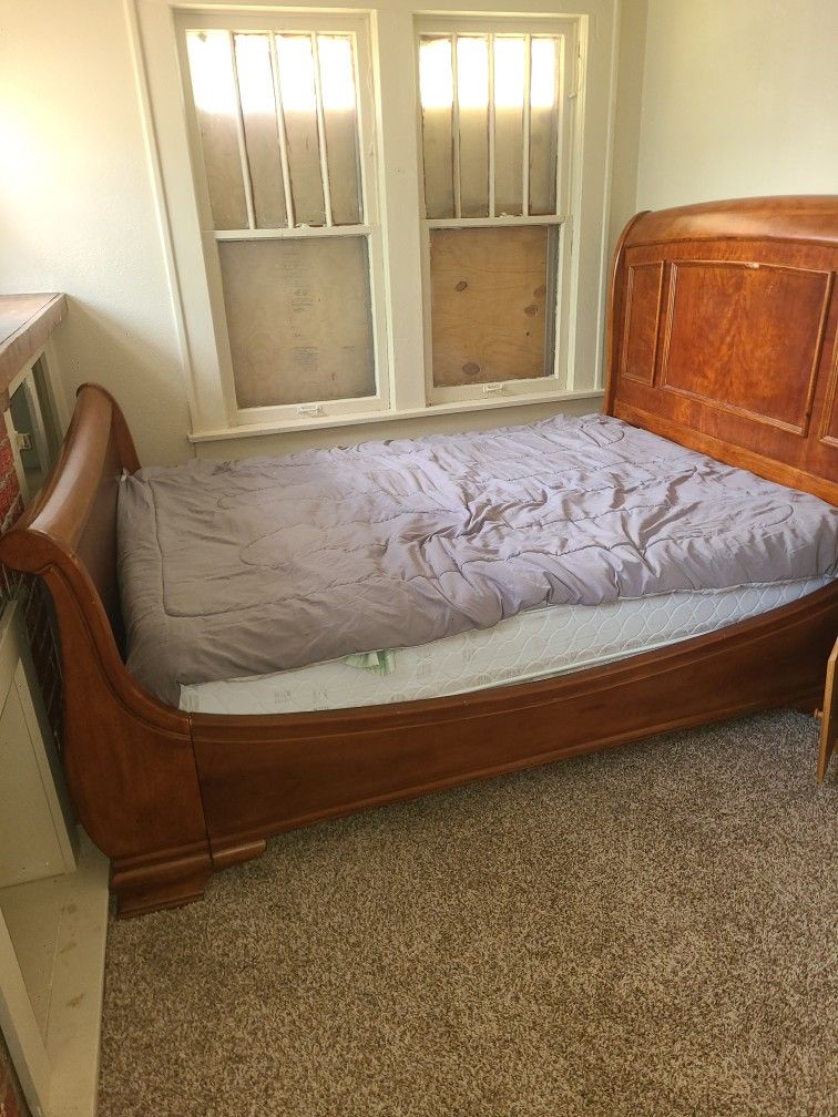 Sleigh Bed
