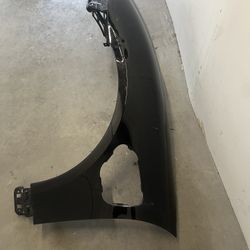 2019-2023 PORSCHE TAYCAN FENDER LEFT DRIVER SIDE IN NICE SHAPE