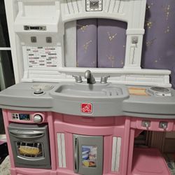 Like New Play Kitchen 