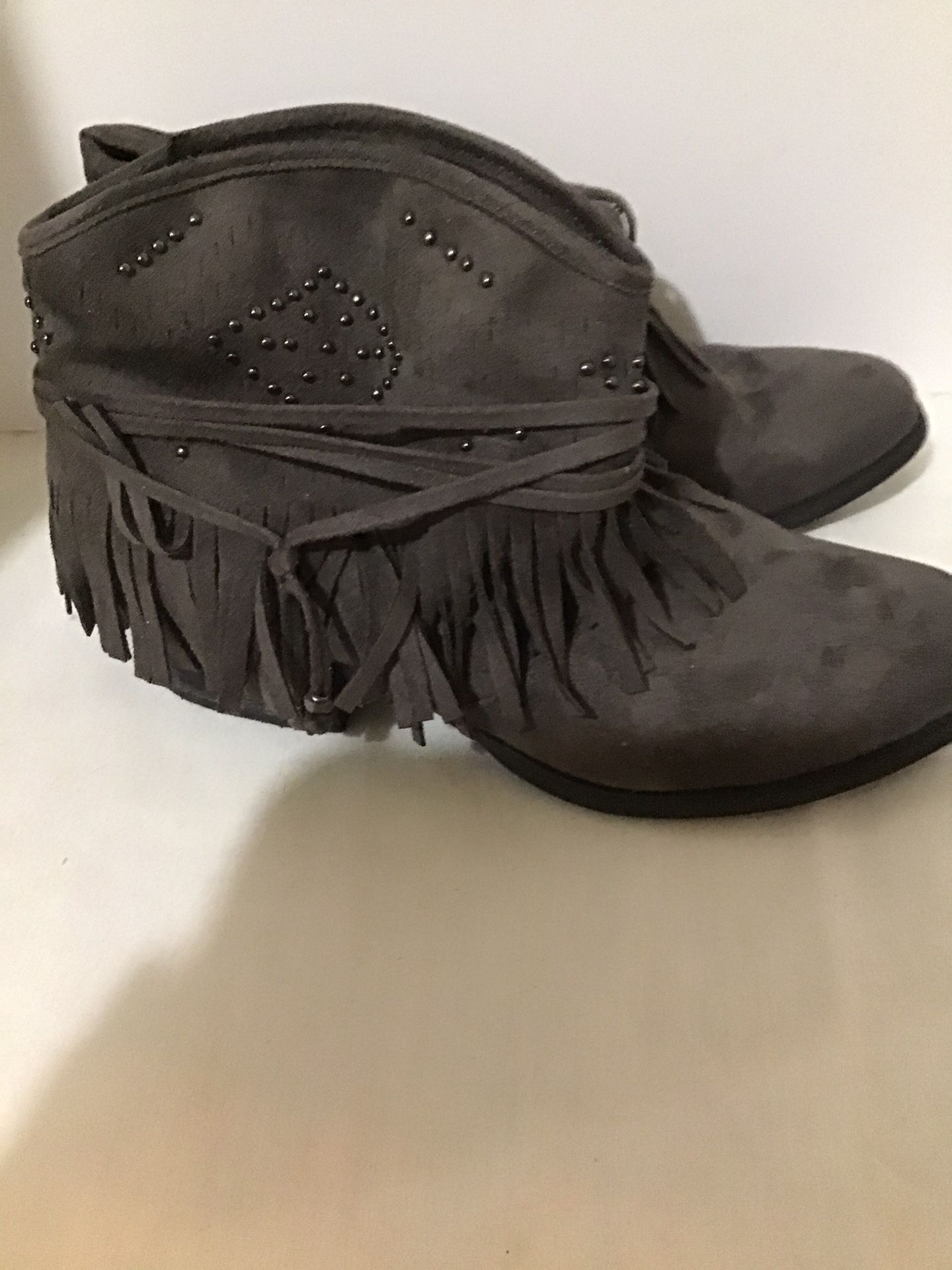 Ladies size 7 1/2 Grey Fringe Ankle High Boots