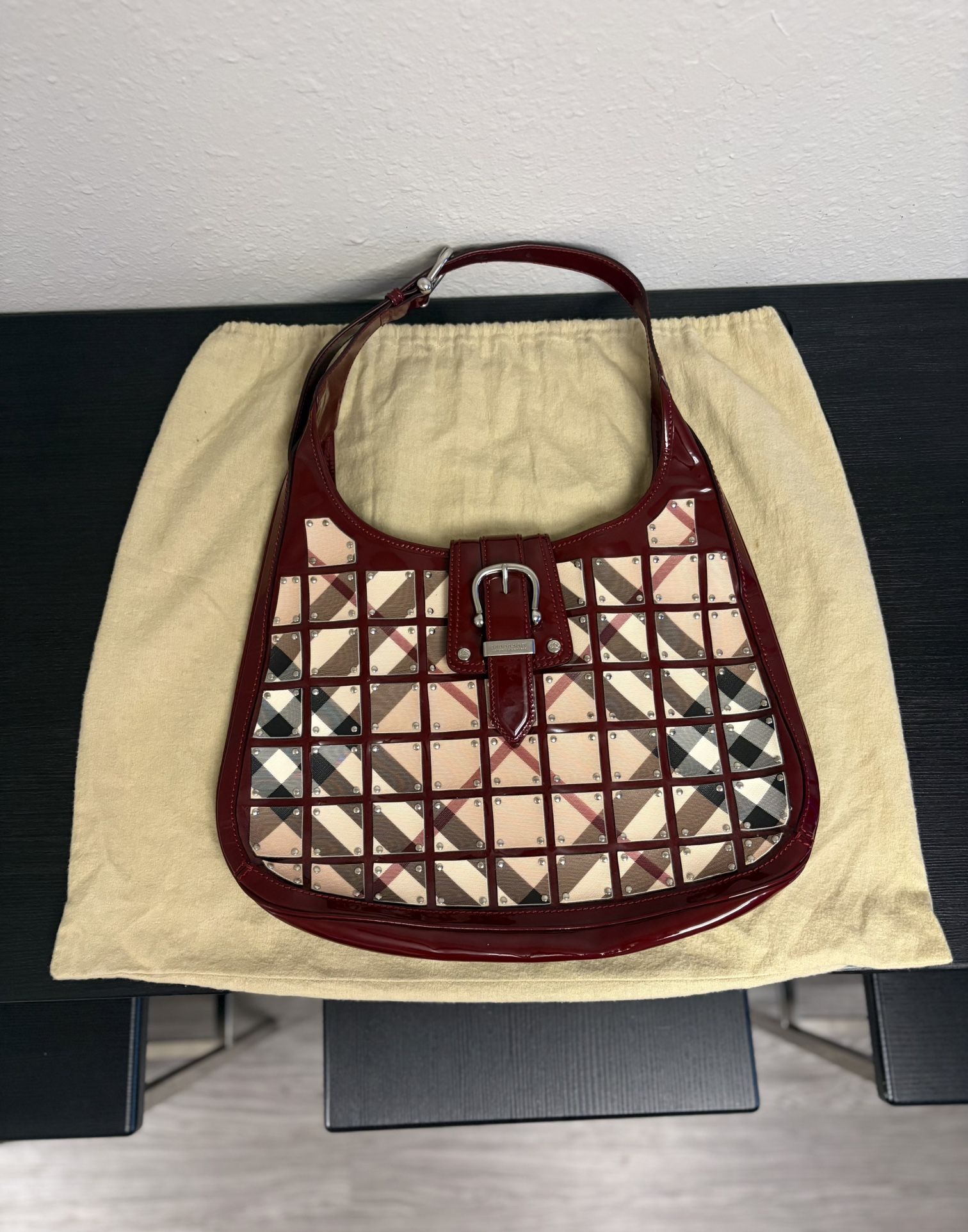 BURBERRY Nova Check Patent Leather and PVC Warrior Brooke Hobo SKU: RBSHHBUR004