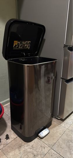 Stainless Steel Kitchen Trash Can with Lid