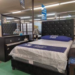 😍 Queen Frame Dresser Mirror 1 Nightstand All For $1199