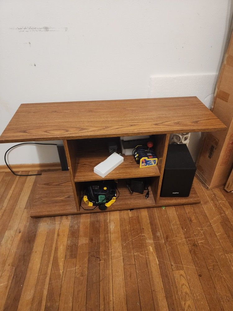 TV Stand. 39.5"×14.5"×22"
