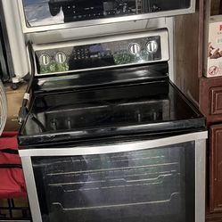 Stove And Microwave 