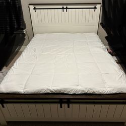 Wooden bed frames queen