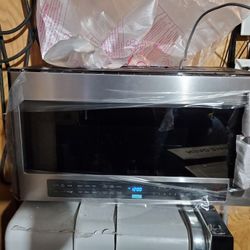 New Samsung https://offerup.com/redirect/?o=Mi4xLmN1.ft Over The Range Microwave With Sensor Cooking 