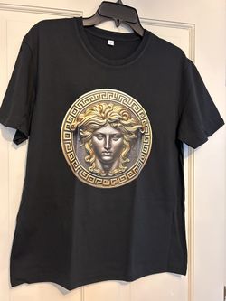 Medusa T-shirt Black Cotton short sleeve size Medium Shoulder. 38” Chest 41”