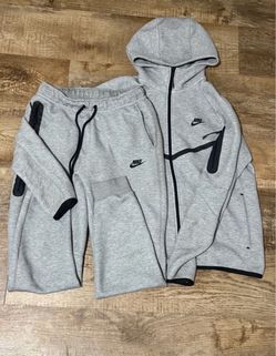 Small nike tech set