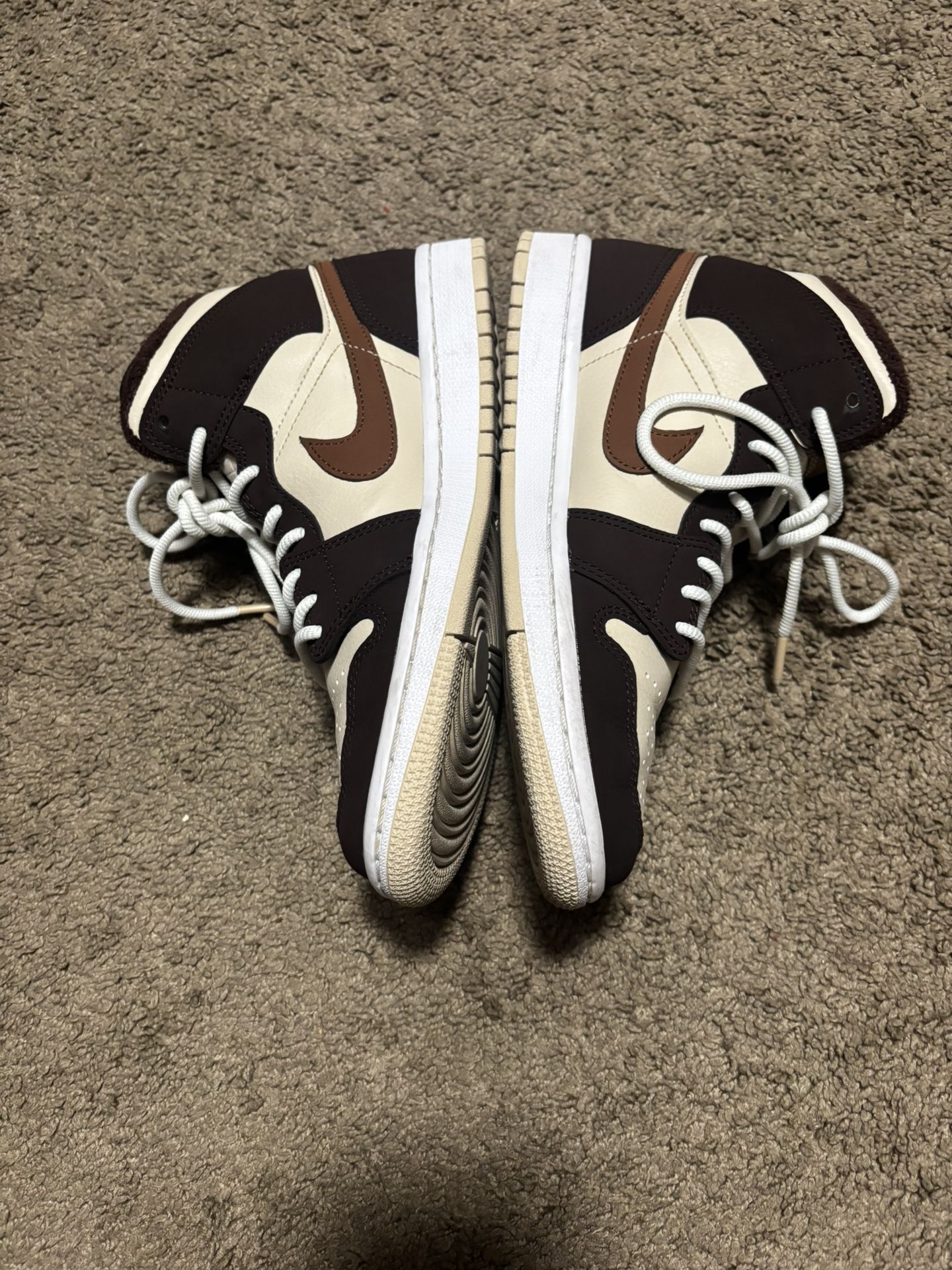 Nike Air Jordan 1 Mid SE Cream Dark Chocolate Sizes 7 Women