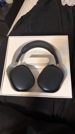 Apple AirPod maxes