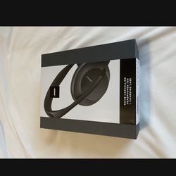 Bose Noise Cancelling Headphones 700 with Premium Charging