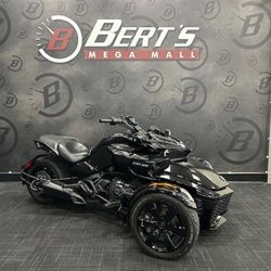 2019 Can-Am™ Spyder F3