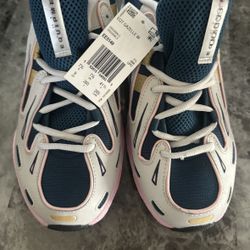 Size 9 Women’s Shoes Brand New 