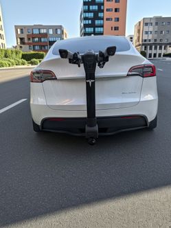 Teala Hitch-Mounted Racks