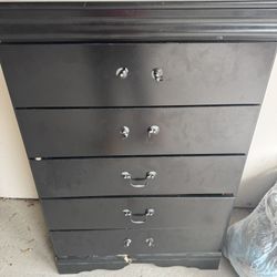Free Damaged Black 5 Drawer Dresser 