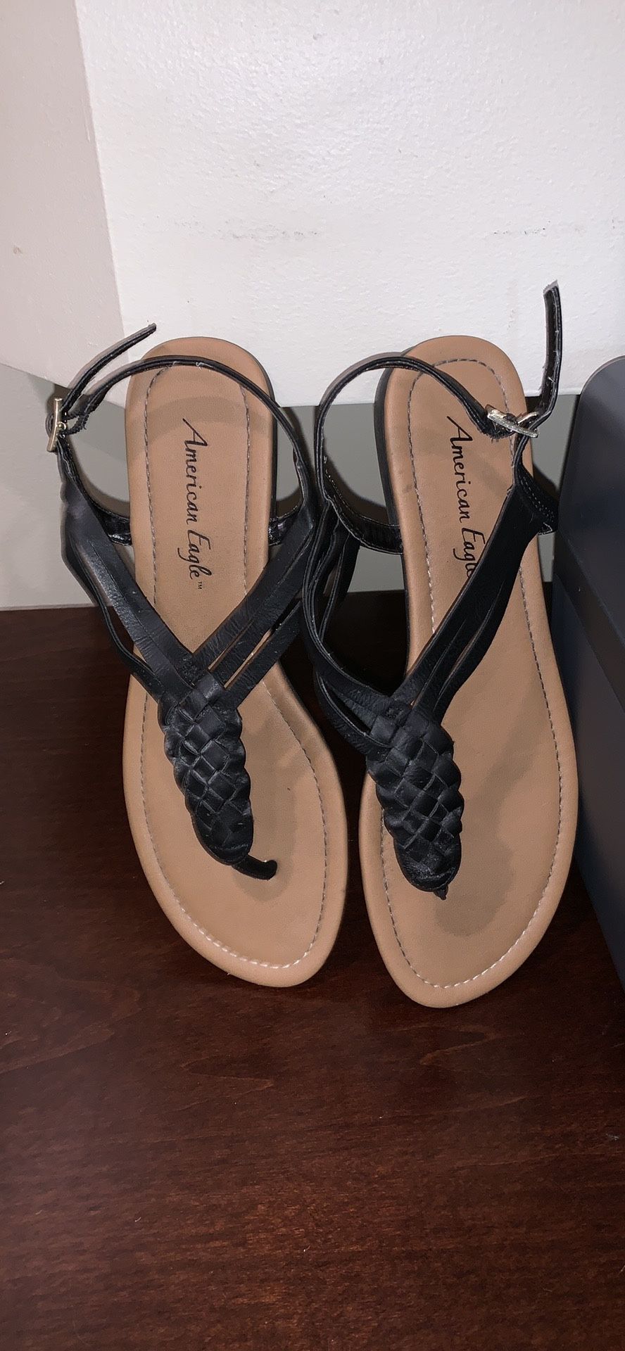 American eagle sandals Size 9