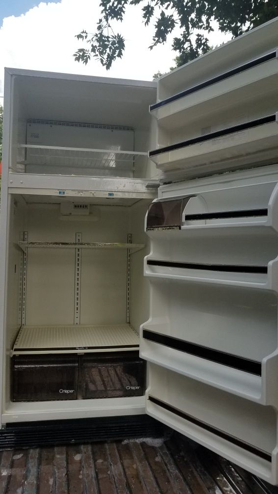 Whirlpool refrigerator older model works great