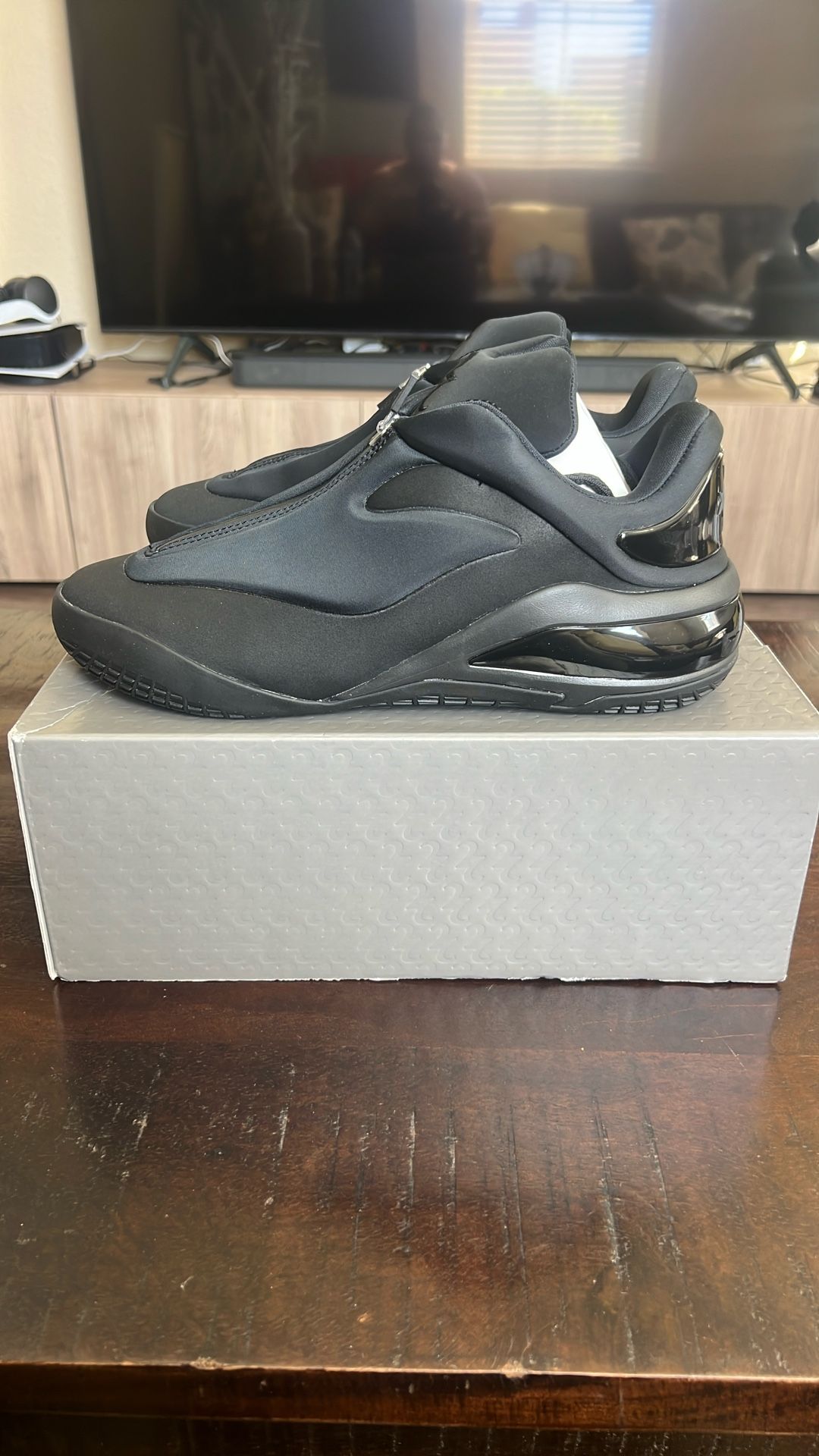 Shai 1 Converse Size 9 Men’s Black