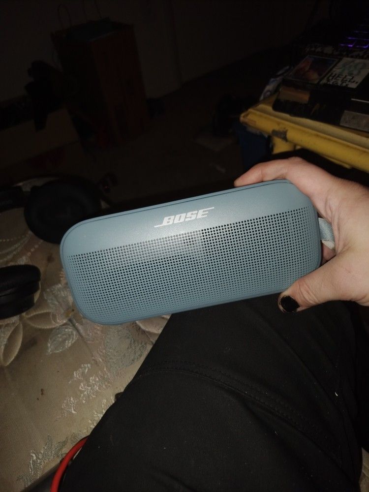 BOSE Soundlink Flex (Like New!)