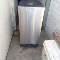 G.E. Trash Compactor 15 In.