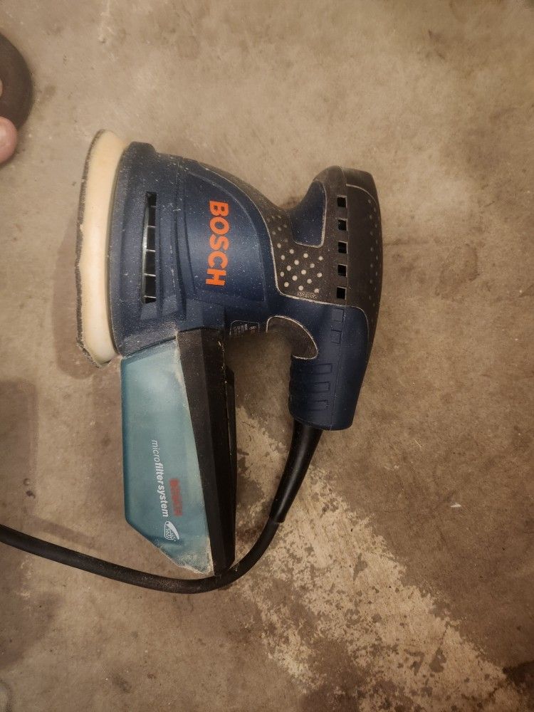 BOSCH ROS20VSC Palm Sander 2.5 Amp 5 In. Corded Variable Speed Random Orbital Sander/Polisher Kit with Dust Collector and Soft Carrying Bag, Blue
Amaz