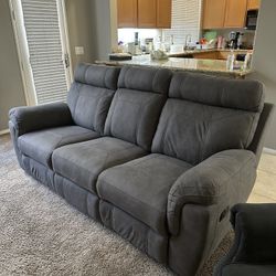 Recliner couch 
