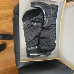 Michaelis Kors Snow Boots Size 9 Fits Size 8 Or 7.5