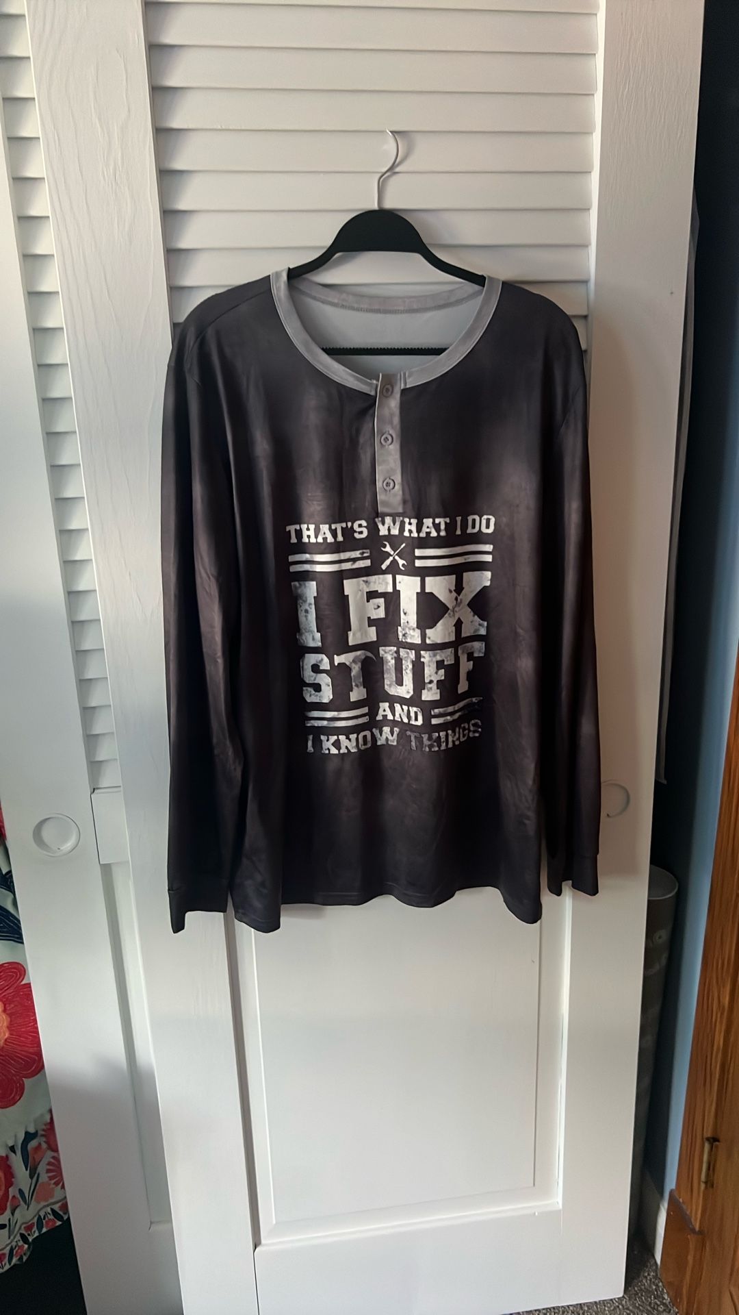 Men’s Shirt. XL. Seems Like XXL
