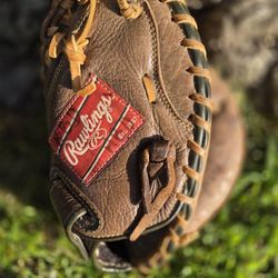 Rawlings ADULT BASEBALL GLOVE.  ( SEE PICS) LOCATED IN GLENDORA.  SEE MY PAGE FOR OTHER BASEBALL EQUIPMENT FOR SALE "CHEAP "