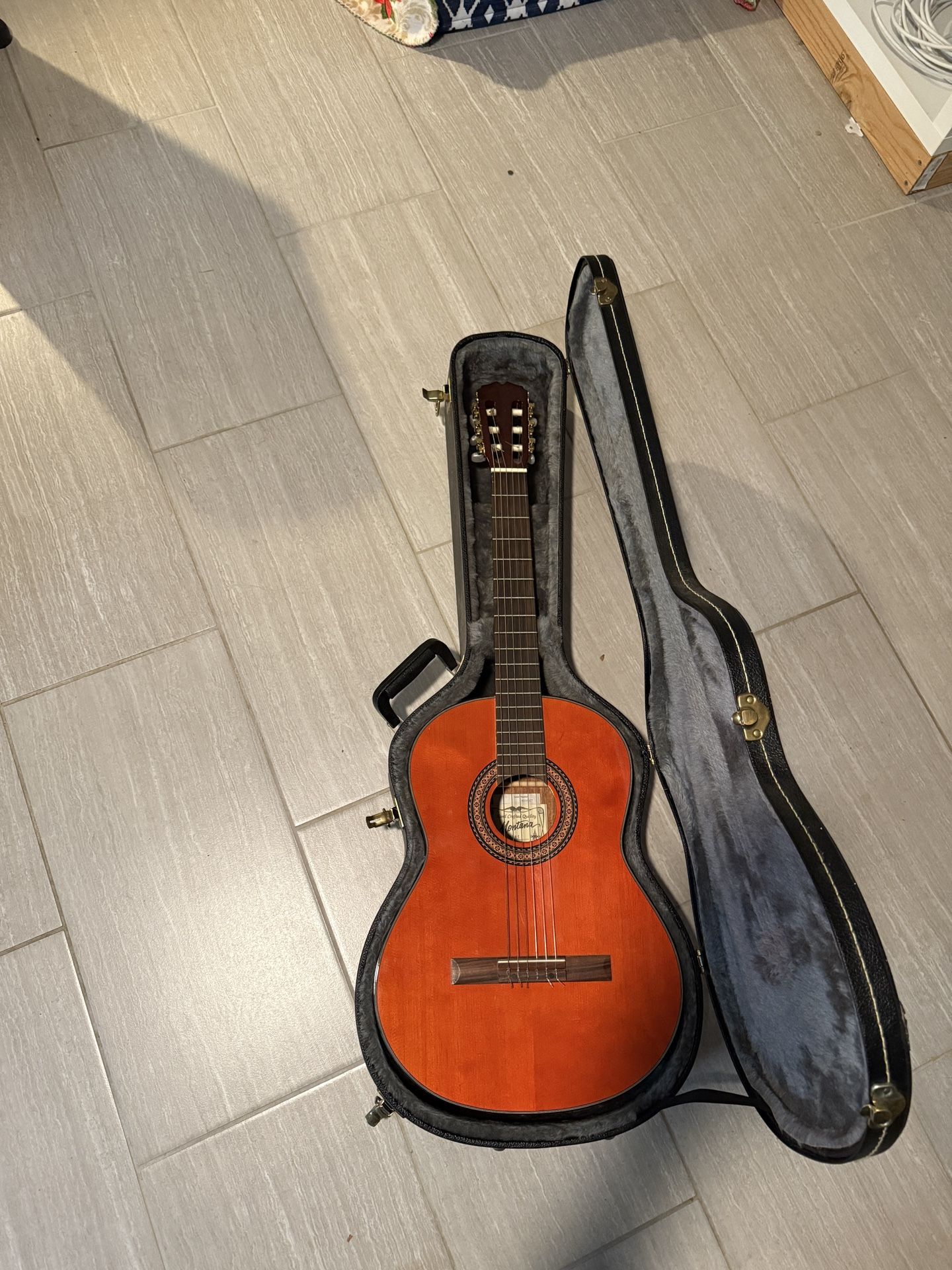 Acoustic Guitar With Hard Case