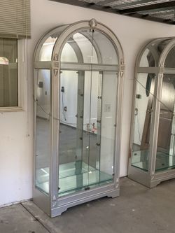 Howard Miller Collectors Cabinet