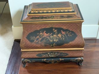 Bombay chest (w/storage)