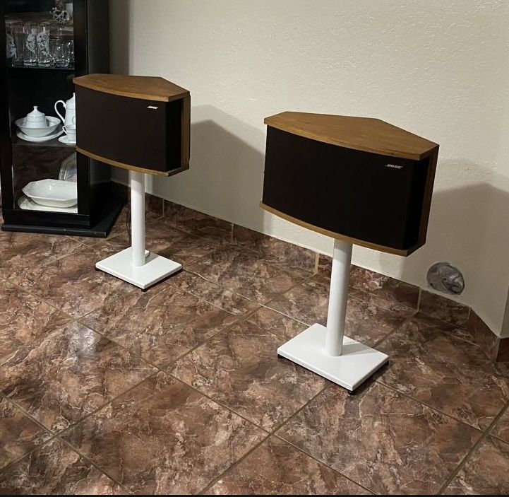 Two Bose 901' Series VI Direct/Reflecting* Loudspeakers with Bose 901 Series VI Active Equalizer