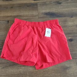 Columbia PFG performance Fishing Gear  Women's Red Short Size M
