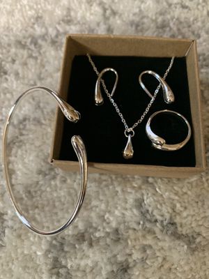 Photo Silver teardrop jewelry set