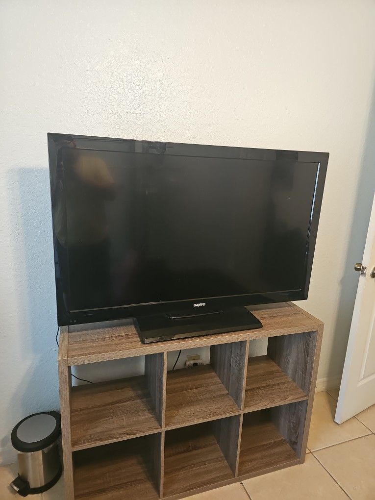 45" Sanyo Television 