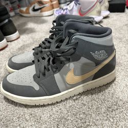 Jordan 1 Mid 