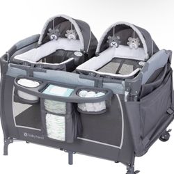 Baby trend Twins Deluxe Nursery Center Whith Bassinets