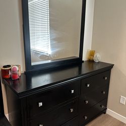 Black Dresser With Detachable Mirror 